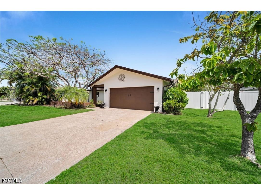873 Hofstra Drive Fort Myers FL 33919 2026018198 image3