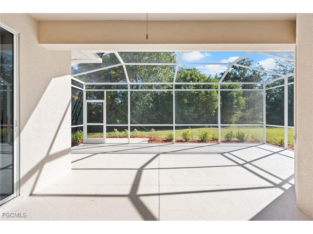 8732 Manderston Court Fort Myers FL 33912 2025024617 image4