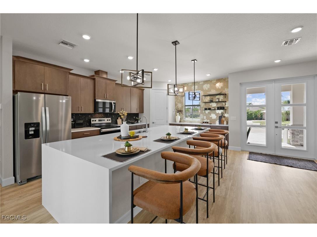 8738 Lakefront Court Fort Myers FL 33908 2025007998 image1