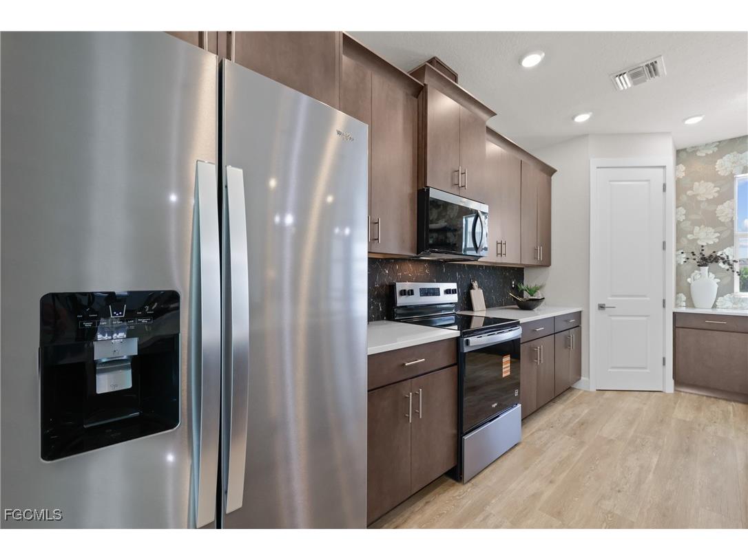 8738 Lakefront Court Fort Myers FL 33908 2025007998 image6