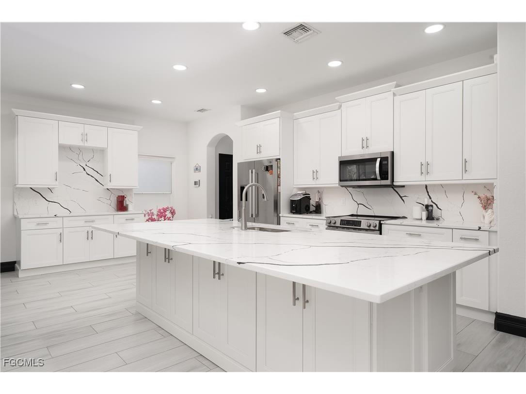 8740 Banyan Bay Boulevard Fort Myers FL 33908 2025017446 image2