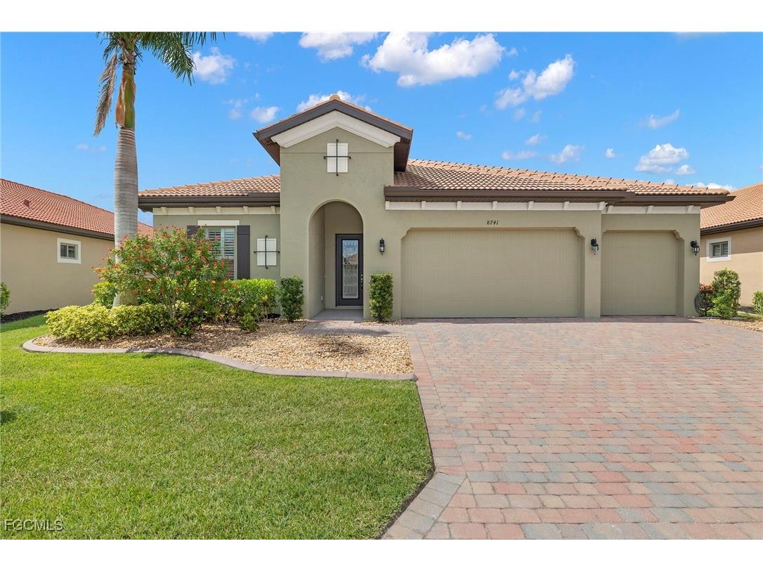 8741 Westwood Oaks Place Fort Myers FL 33908 2025013386 image1