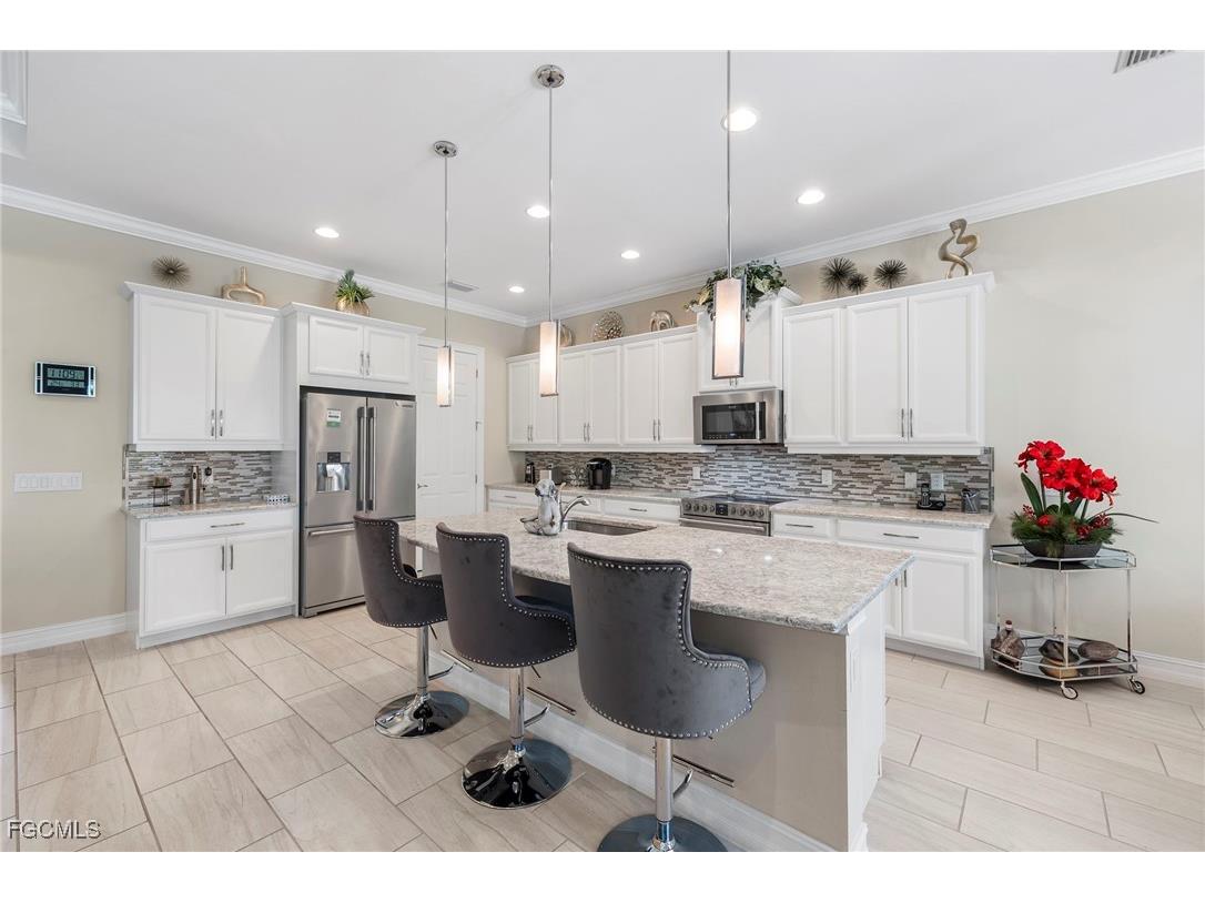 8741 Westwood Oaks Place Fort Myers FL 33908 2025013386 image5