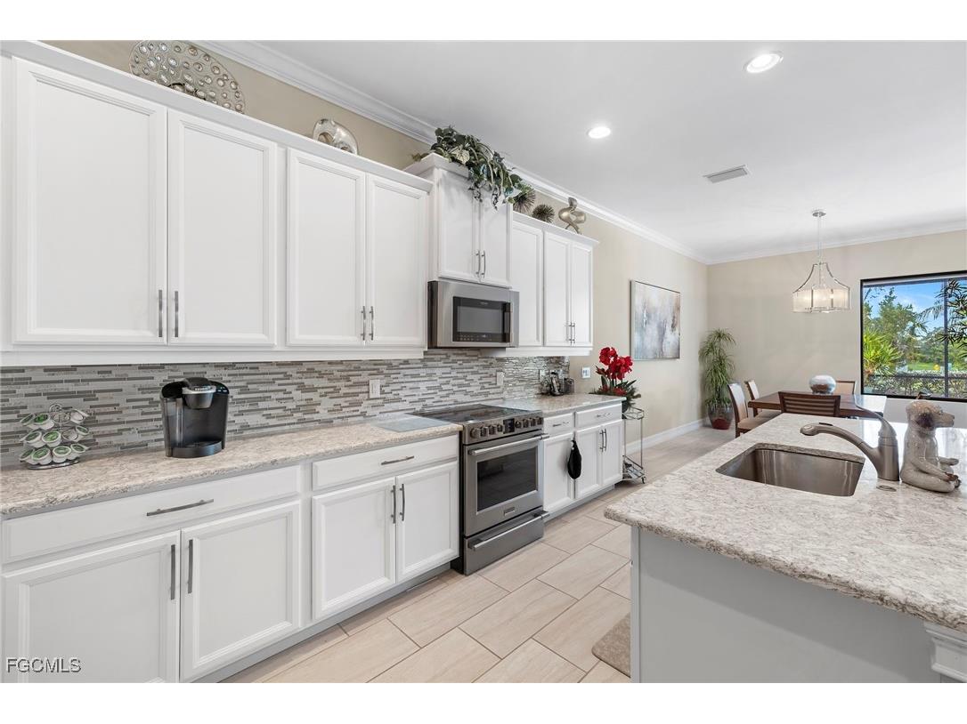 8741 Westwood Oaks Place Fort Myers FL 33908 2025013386 image7