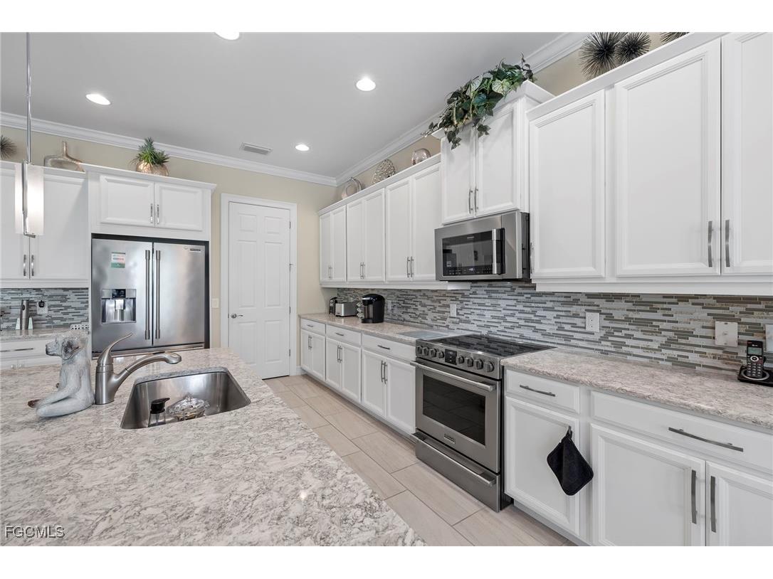 8741 Westwood Oaks Place Fort Myers FL 33908 2025013386 image9