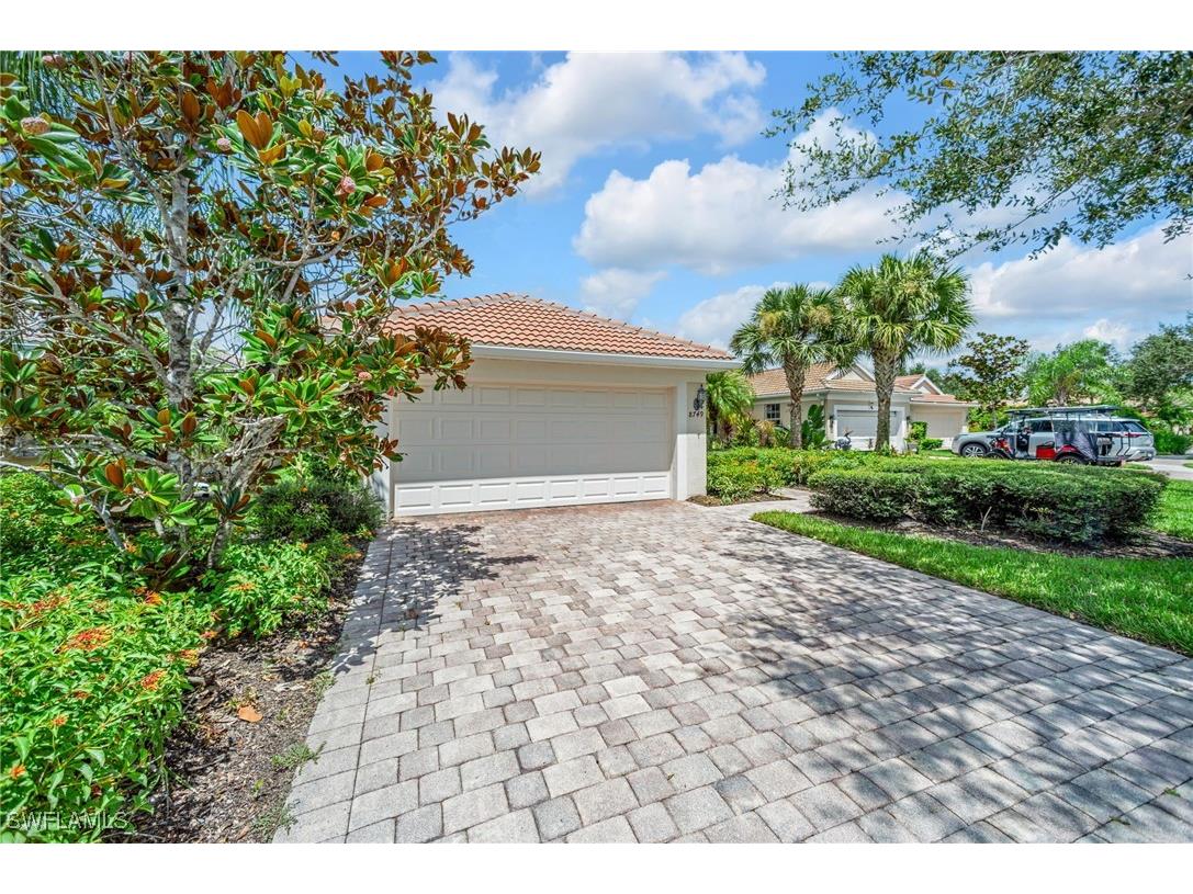 8749 Querce Court Naples FL 34114 225067923 image1