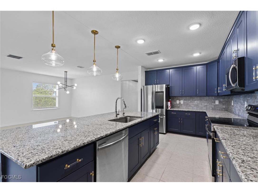 8750 Cascade Price Circle North Fort Myers FL 33917 2025008993 image3