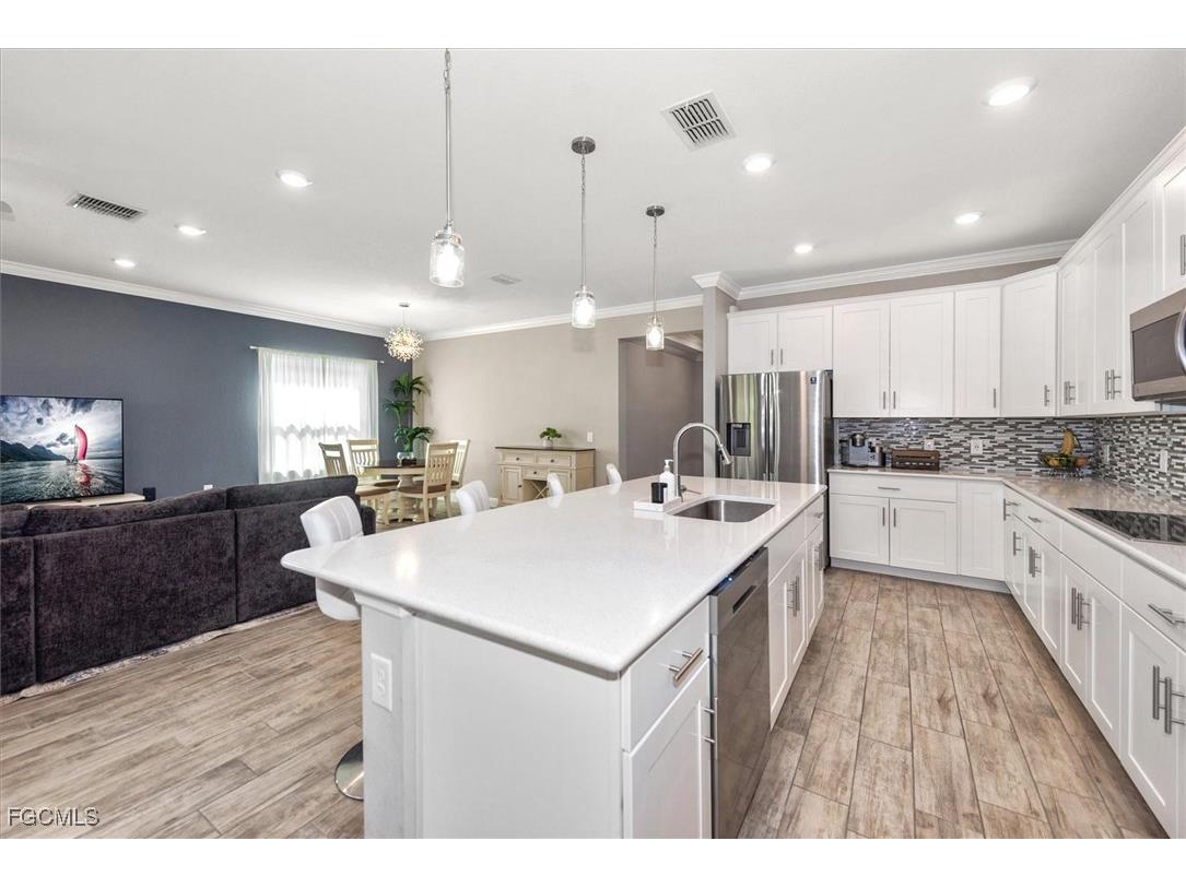 8753 Cascade Price Circle North Fort Myers FL 33917 2025013764 image11