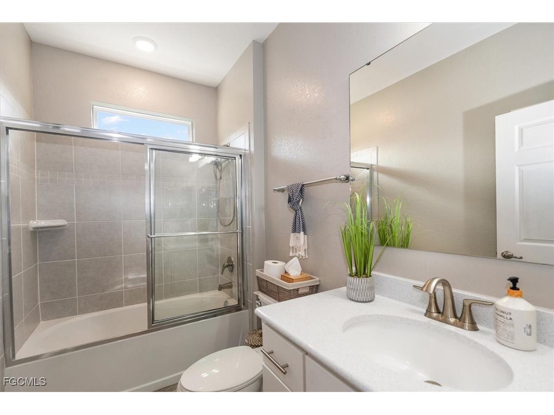 8753 Cascade Price Circle North Fort Myers FL 33917 2025013764 image25