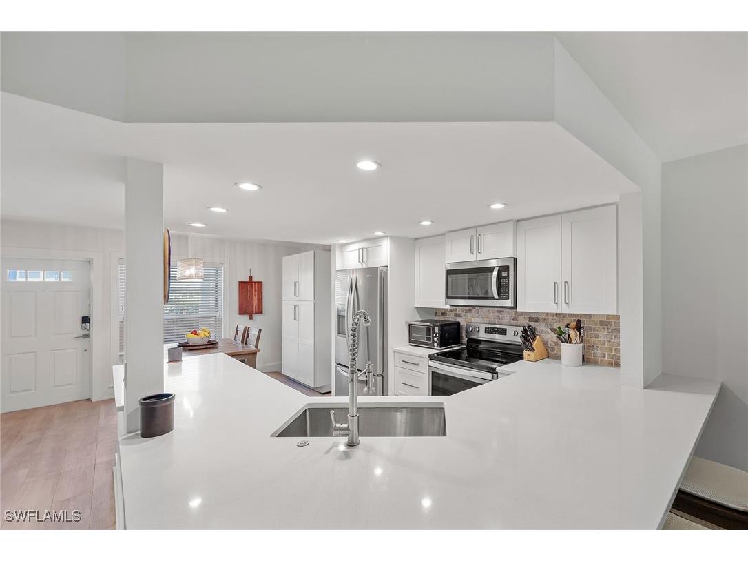 876 Gulf Pavilion Drive #105 Naples FL 34108 225060743 image1