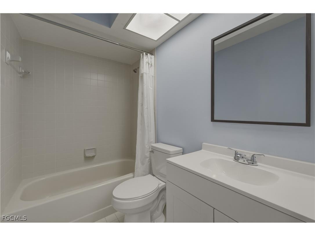 876 Gulf Pavilion Drive #202 Naples FL 34108 2025015241 image15