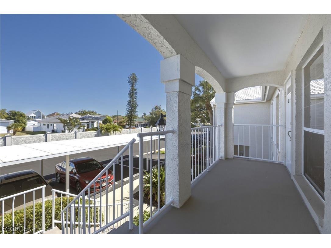 876 Gulf Pavilion Drive #202 Naples FL 34108 2025015241 image3