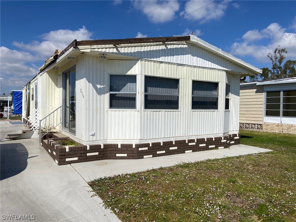 876 Moonlight Drive North Fort Myers FL 33917 223016061 image1