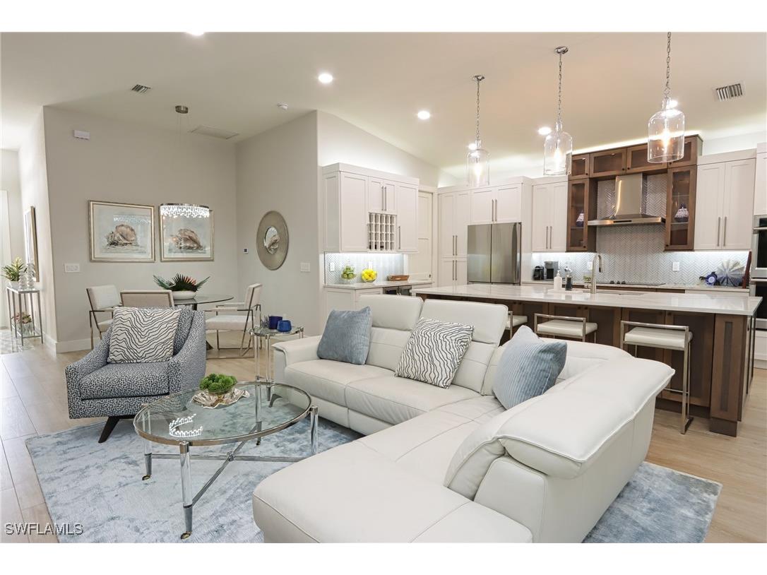 8780 Ventura Way Naples FL 34109 225052753 image4