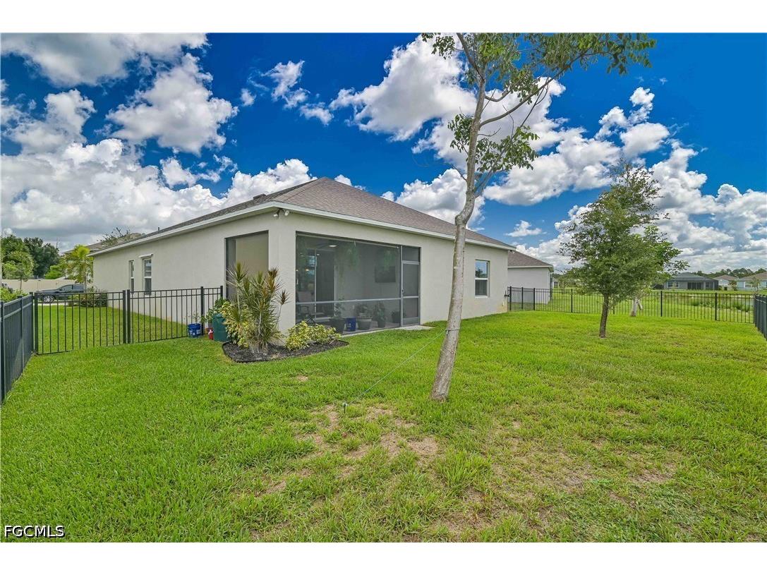 8784 Cascade Price Circle North Fort Myers FL 33917 2026025374 image6