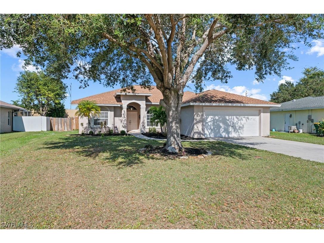 879 Grove Drive Naples FL 34120 223086792 image1