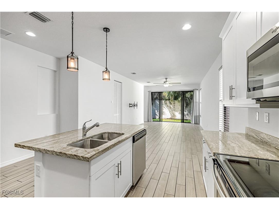 8793 Madrid Circle Naples FL 34104 2025023634 image10