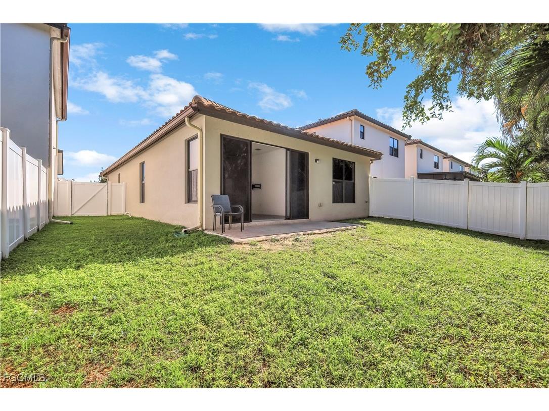 8793 Madrid Circle Naples FL 34104 2025023634 image2