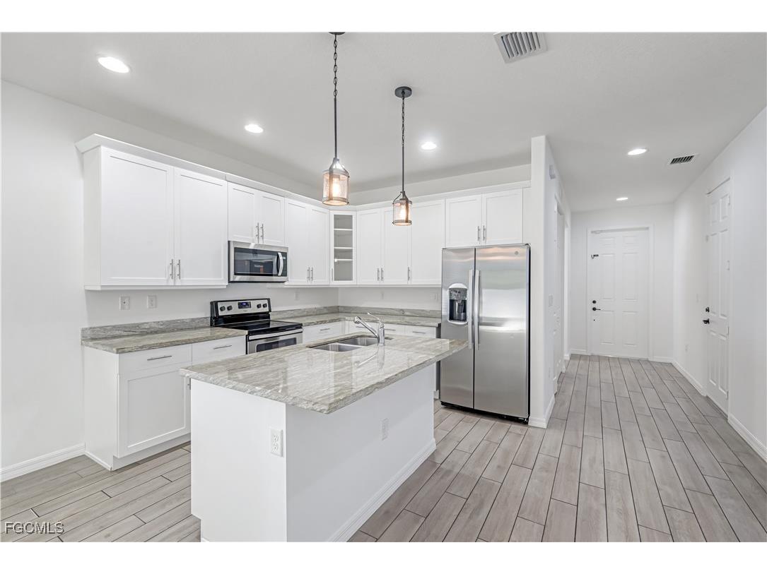 8793 Madrid Circle Naples FL 34104 2025023634 image7