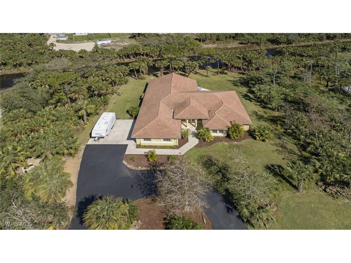 880 5th Street NW Naples FL 34120 224082226 image1