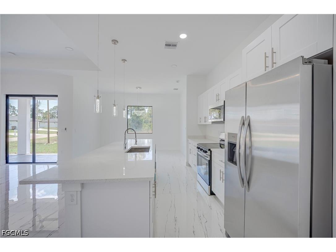 880 Aldrich Street E Lehigh Acres FL 33974 2026018864 image8