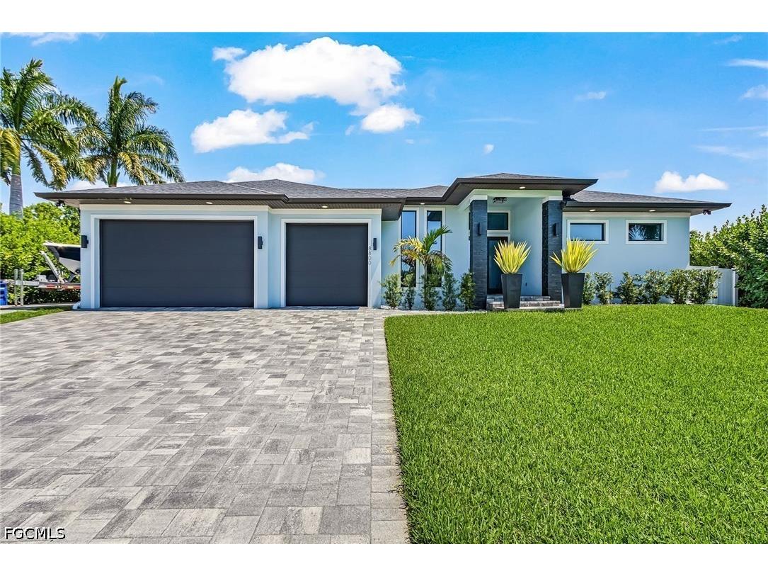 8800 Woodgate Manor Court Fort Myers FL 33908 2026023682 image1
