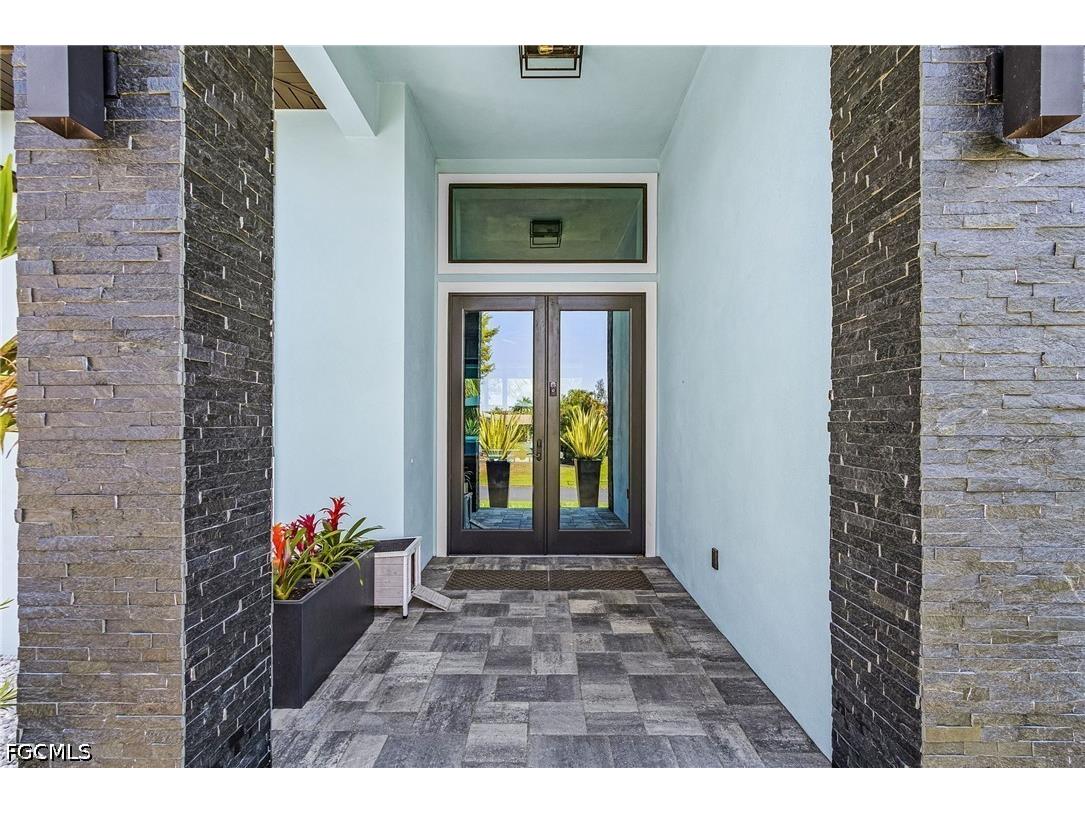 8800 Woodgate Manor Court Fort Myers FL 33908 2026023682 image2