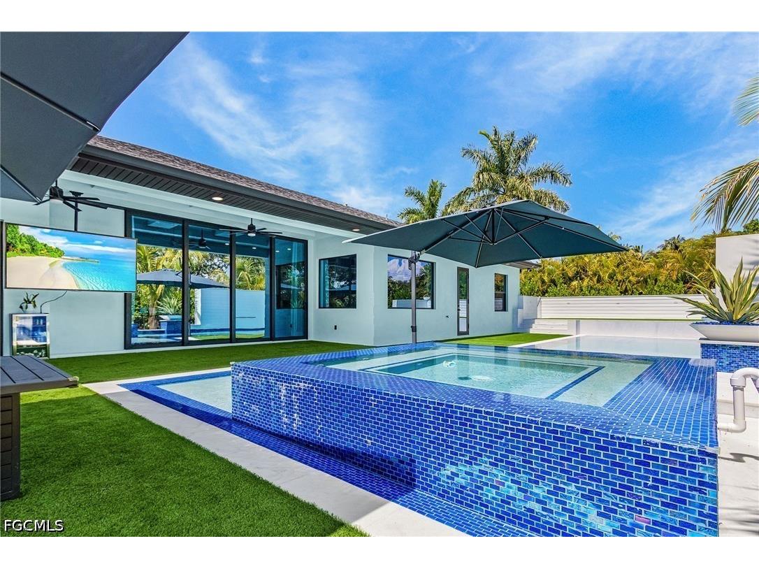 8800 Woodgate Manor Court Fort Myers FL 33908 2026023682 image3