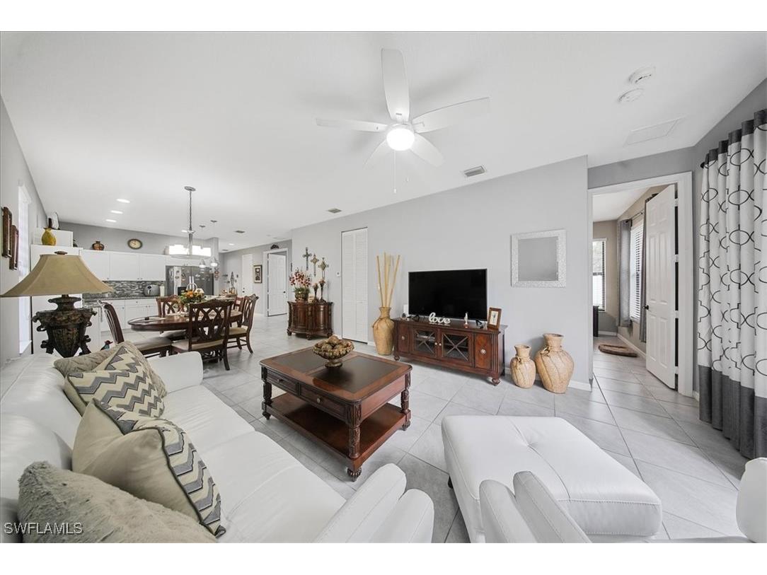 8805 Madrid Circle Naples FL 34104 225073944 image10