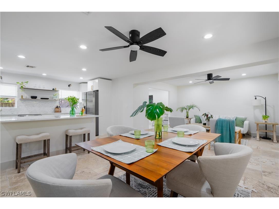 881 Coconut Circle W Naples FL 34104 224029299 image1