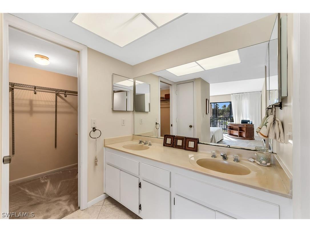 881 Panama Court #202 Marco Island FL 34145 226006995 image17
