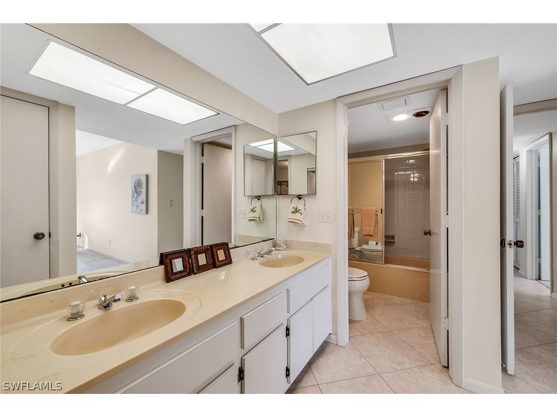 881 Panama Court #202 Marco Island FL 34145 226006995 image18