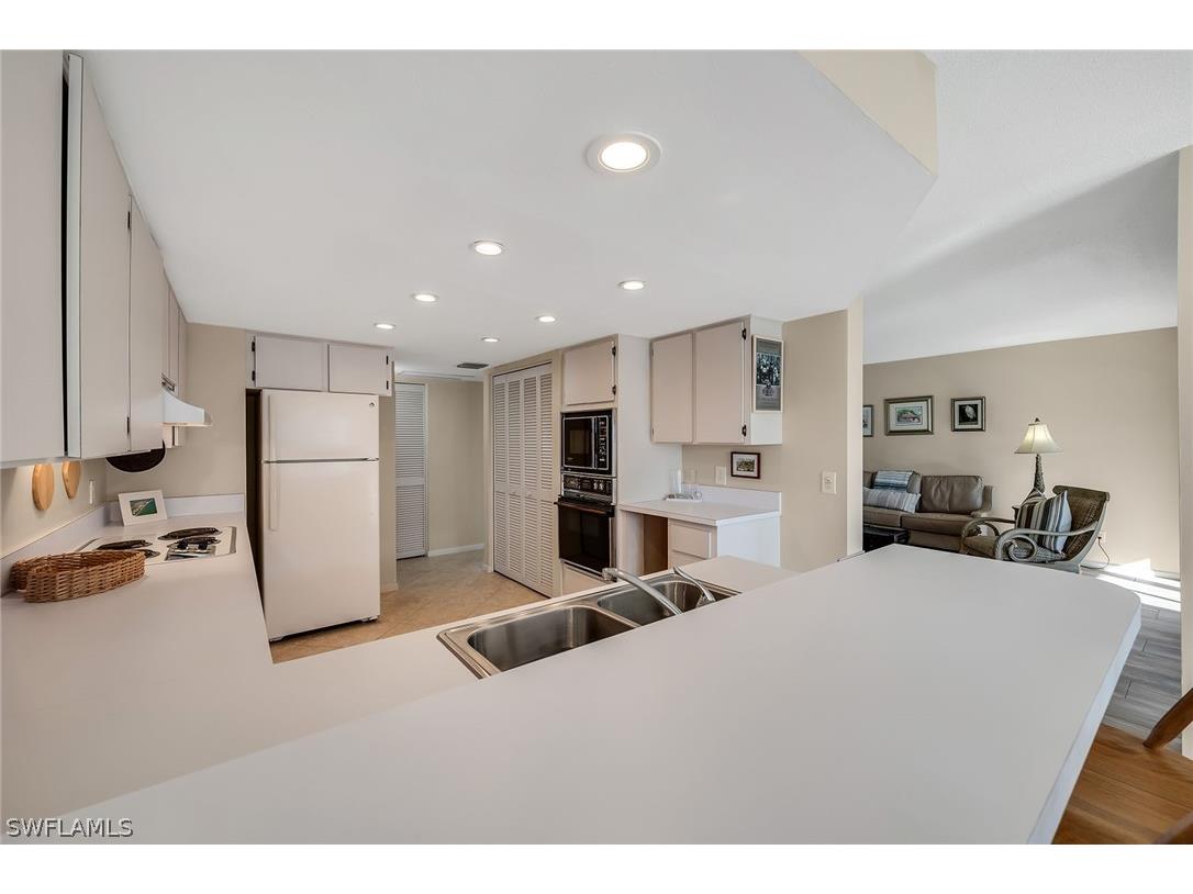 881 Panama Court #202 Marco Island FL 34145 226006995 image9