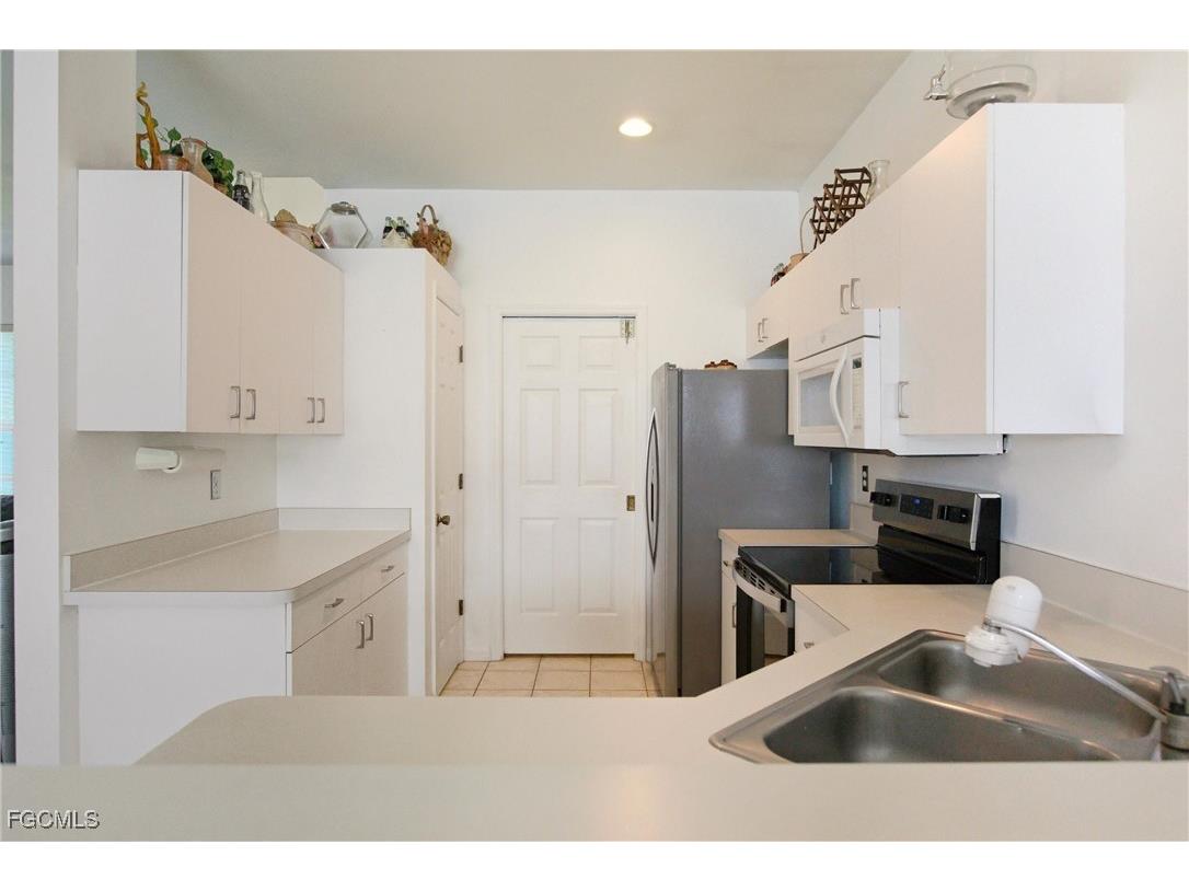 8821 Woodgate Manor Court Fort Myers FL 33908 2025021739 image10