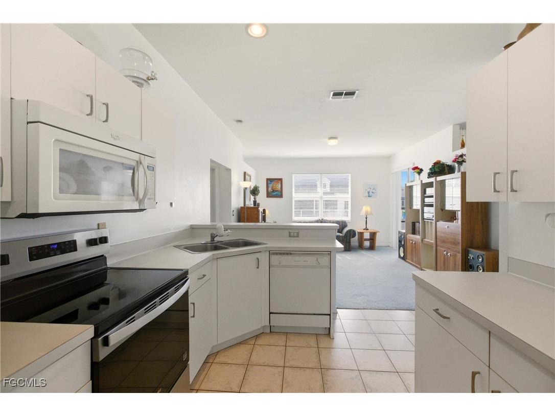 8821 Woodgate Manor Court Fort Myers FL 33908 2025021739 image12