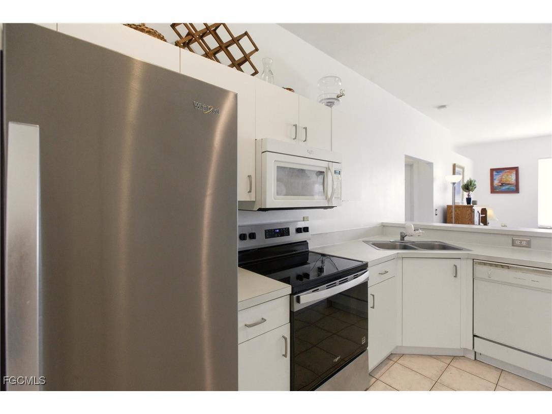 8821 Woodgate Manor Court Fort Myers FL 33908 2025021739 image13