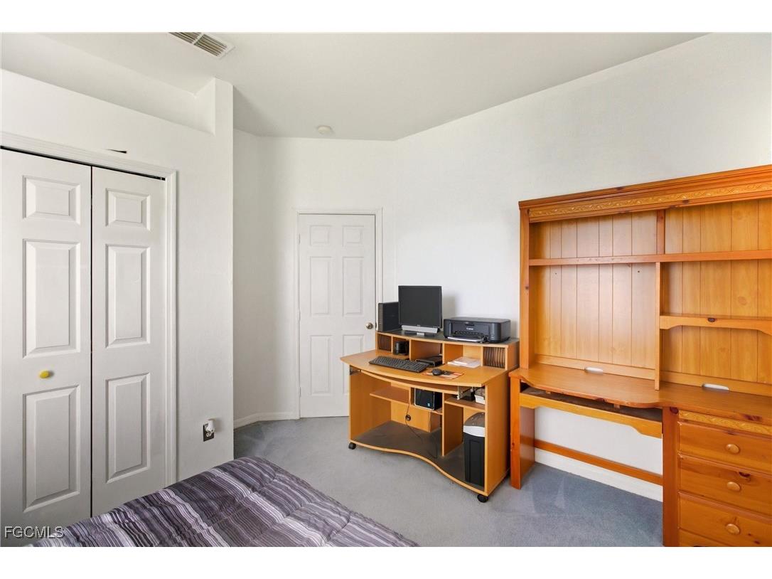 8821 Woodgate Manor Court Fort Myers FL 33908 2025021739 image20