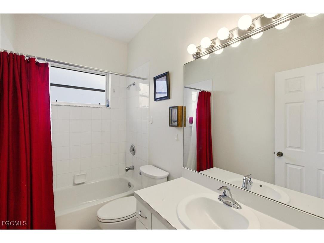 8821 Woodgate Manor Court Fort Myers FL 33908 2025021739 image22