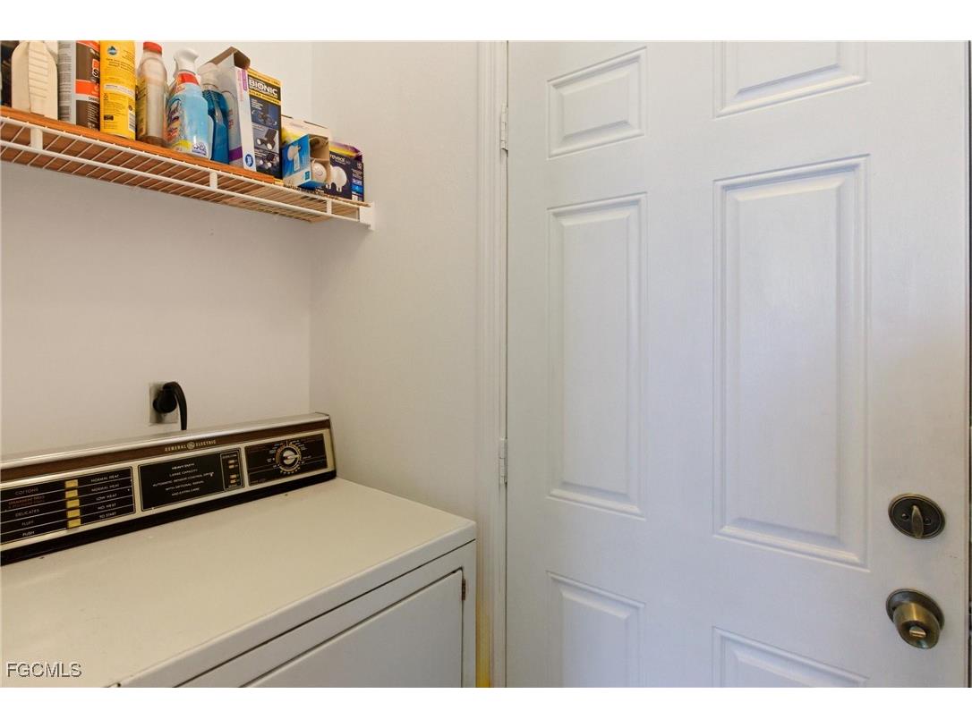 8821 Woodgate Manor Court Fort Myers FL 33908 2025021739 image31