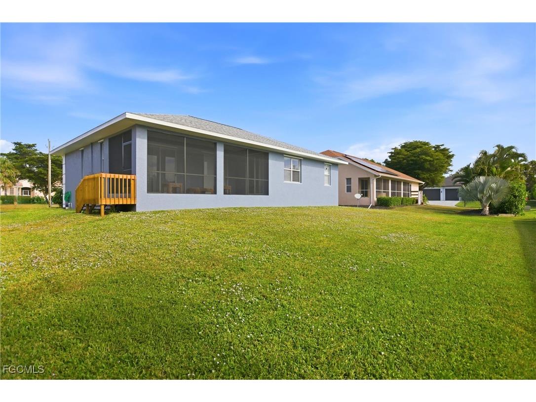 8821 Woodgate Manor Court Fort Myers FL 33908 2025021739 image37