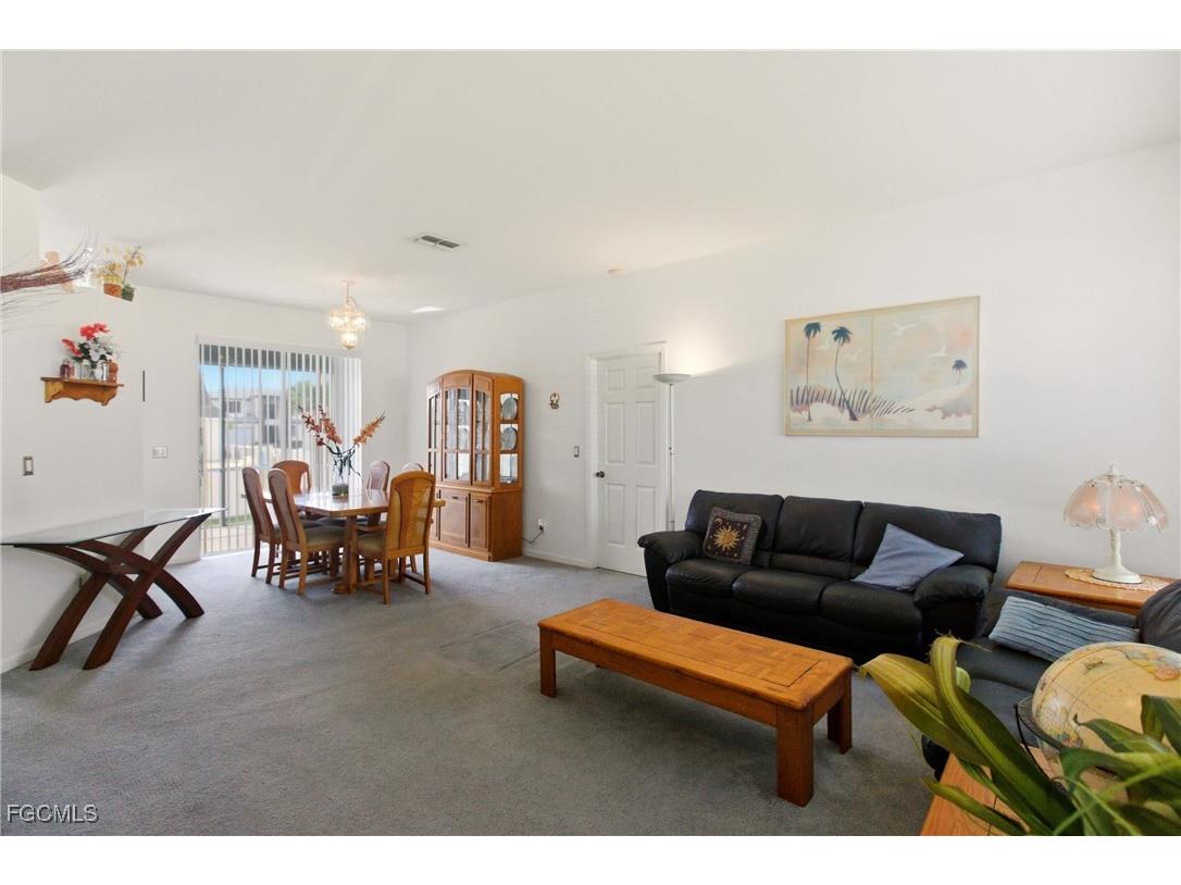 8821 Woodgate Manor Court Fort Myers FL 33908 2025021739 image4