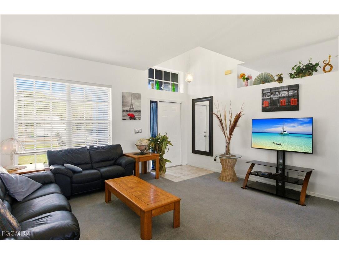 8821 Woodgate Manor Court Fort Myers FL 33908 2025021739 image6