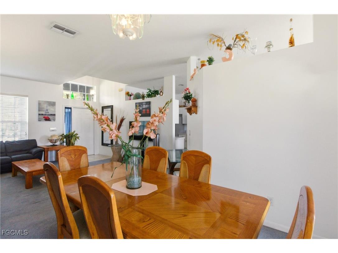 8821 Woodgate Manor Court Fort Myers FL 33908 2025021739 image9