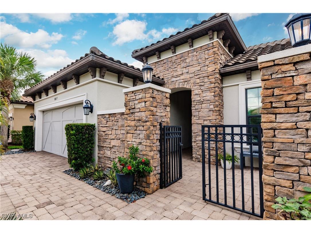 8827 Vaccaro Court Naples FL 34119 223075177 image1