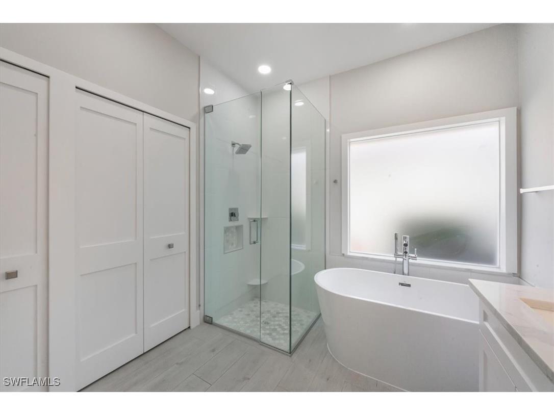 8828 Ventura Way Naples FL 34109 225080544 image16