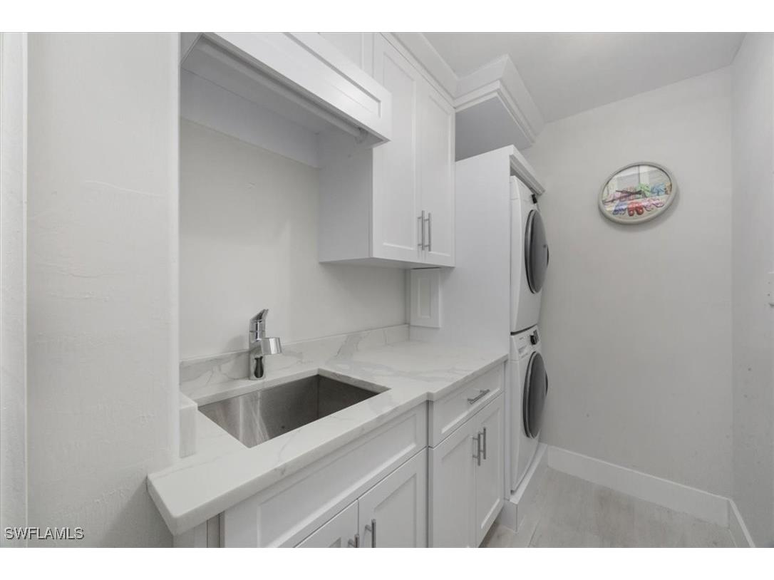 8828 Ventura Way Naples FL 34109 225080544 image24