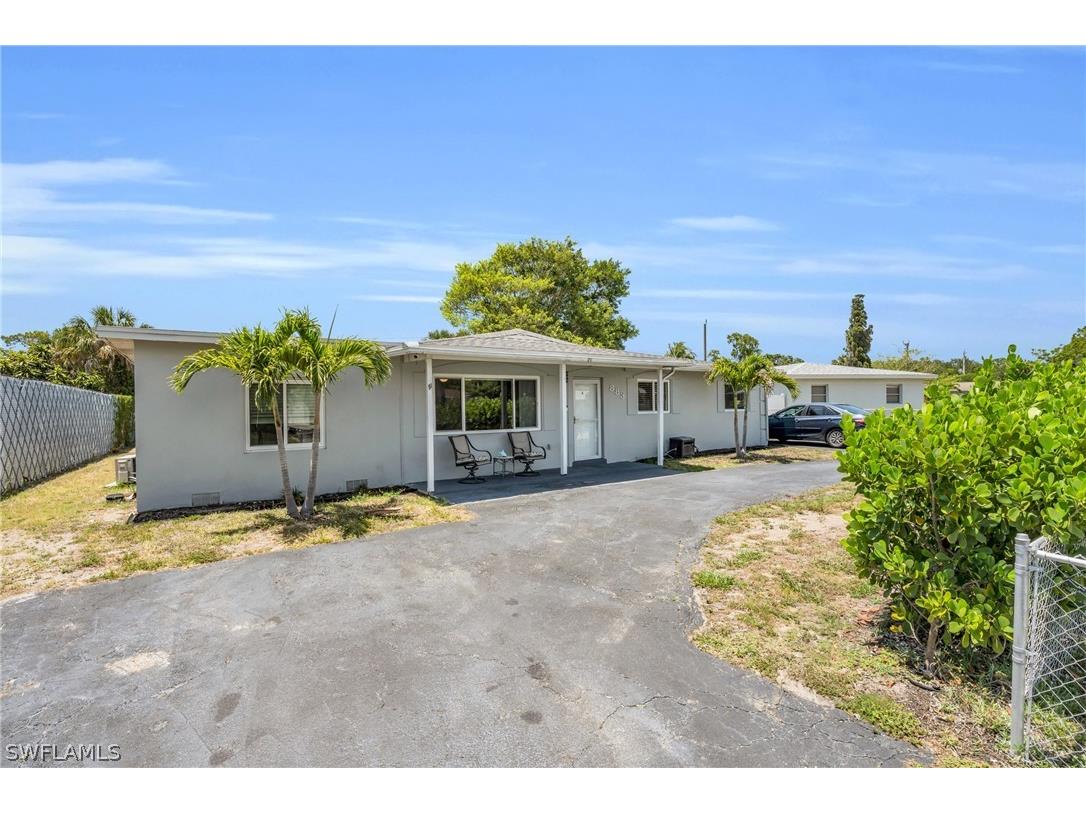 883 Coconut Circle E Naples FL 34104 224041030 image1