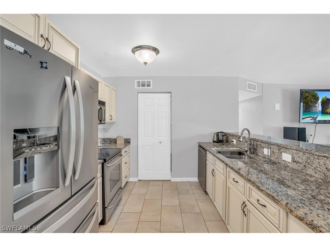 883 Coconut Circle E Naples FL 34104 224041030 image10