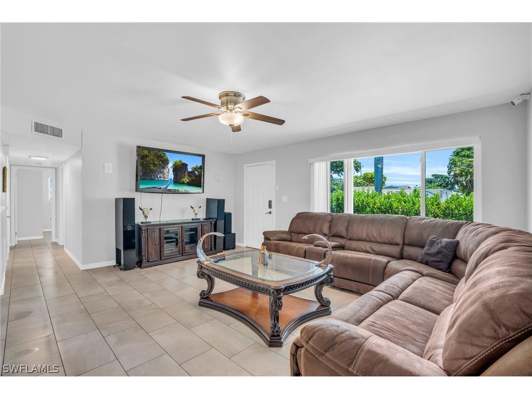 883 Coconut Circle E Naples FL 34104 224041030 image4