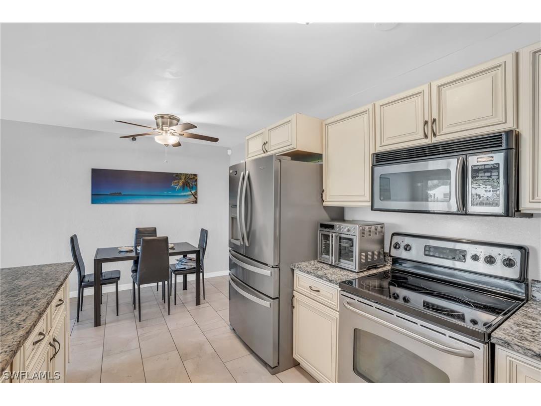 883 Coconut Circle E Naples FL 34104 224041030 image8